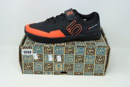 A pair of as new Five Ten 5.10 Kestrel Lace mountain bike shoes (UK 11.5).