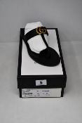 A pair of women's as new Gucci leather thong sandals (EU 39+ - RRP £385).