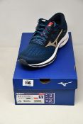 A pair of men's as new Mizuno Wave Inspire 17 trainers (UK 10).