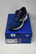 A pair of men's as new Mizuno Wave Inspire 17 trainers (UK 11).