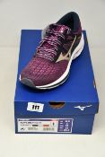A pair of women's as new Mizuno Wave Inspire 17 trainers (UK 6).