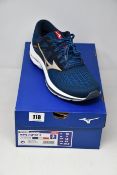 A pair of women's as new Mizuno Wave Inspire 17 trainers (UK 8.5).