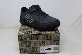 A pair of as new Adidas 5.10 Kestrel lace mountain bike trainers (UK 8).