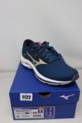 A pair of men's as new Mizuno Wave Inspire 17 trainers (UK 9).