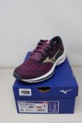 A pair of women's as new Mizuno Wave Inspire 17 trainers (UK 6.5).
