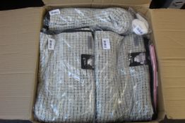 A quantity of as new möve towels to include eden, piquee and others (Approximately 30 items).