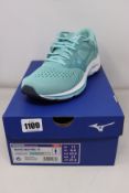 A pair of women's as new Mizuno Wave Inspire 17 trainers (UK 8.5).