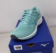 A pair of women's as new Mizuno Wave Inspire 17 trainers (UK 7).