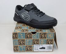 A pair of as new Adidas 5.10 Kestrel lace mountain bike trainers (UK 8).