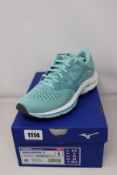 A pair of women's as new Mizuno Wave Inspire 17 trainers (UK 6).