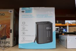 A boxed as new Elechomes SH8830 cool and warm ultrasonic humidifier in Black.