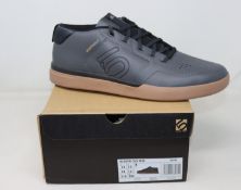 A pair of as new Adidas Sleuth DLX Mid (UK 12.5).