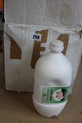 Four Cai Pan Mint Udder Cream 2500ml (plus one with broken seal, Exp: 06/2023).