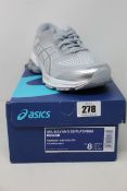 A pair of women's as new Asics Gel-Kayano 26 Platinum trainers (UK 6).