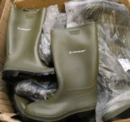 A quantity of Dunlop wellington boots (380VP).