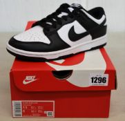A pair of woman's as new Nike dunk low (UK 5).