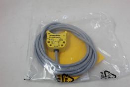 An as new Turck inductive proximity sensor (Ni4-DS20-2AP6X2, 165022).
