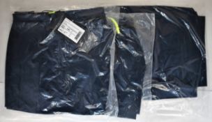 Three pairs of as new Gore R5 2in1 shorts (S, M, XXL).