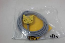 An as new Turck inductive proximity sensor (Ni4-DS20-2AP6X2, 165022).