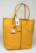 An as new TOD'S shopping tote SFOD Piccola bag with dust cover.