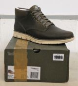 A pair of as new Timberland Bradstreet chukka boots (UK 9).