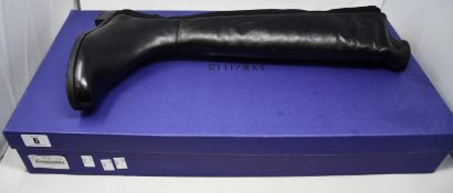 A pair of as new Stuart Weitzman black Nappa boots (EU 35).
