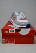 A pair of as new Nike Air Max 90 (UK 10).