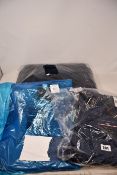 Two pairs of Tommy Hilfiger jeans (W34/L32, W36/L32) and a Tommy Hilfiger Icon bathrobe (M).
