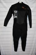 An as new SRFACE 4mm wetsuit (10LS).