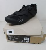 A pair of as new Giro Savix II cycling shoes (UK 10).