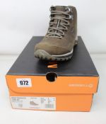 A pair of women's as new Merrell Siren Traveller 3 Mid waterproof boots (UK 5.5).