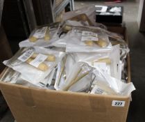 One hundred packets of Donsfield reusable lint rollers (Two items per pack).