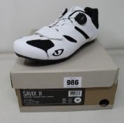 A pair of as new Giro Savix II cycling shoes (UK 8.5).