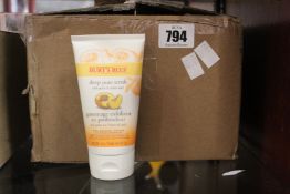 Eighteen Burt's Bees Deep Pore Scrub with peach & willow bark (113.3g).