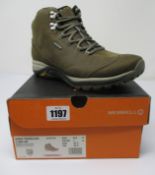 A pair of women's as new Merrell Siren Traveller 3 Mid waterproof boots (UK 7).