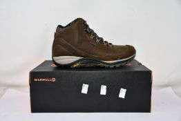 A pair of women's as new Merrell Siren Traveller 3 Mid waterproof boots (UK 6.5).