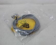Three as new Turck inductive proximity sensors (Ni4-DS20-2AP6X2, 165022).