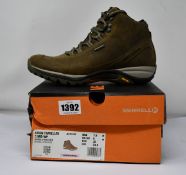 A pair of women's as new Merrell Siren Traveller 3 Mid waterproof boots (UK 5).