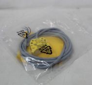 Three as new Turck inductive proximity sensors (Ni4-DS20-2AP6X2, 165022).
