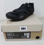 A pair of as new Giro Savix II cycling shoes (UK 8.5).