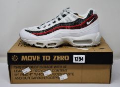 A pair of as new Nike Air Max 95 (UK 9).