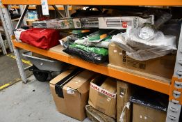 A quantity of assorted garden/outdoor related items to include a Brabantia Lift-O-Matic 60M, a