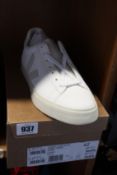 A pair of men's as new Veja Campo sneakers (EU 42).