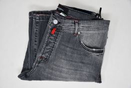 A pair of men's as new Kiton Napoli five pocket jeans (TG 34 - RRP € 504).