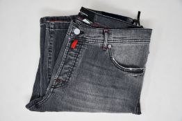 A pair of men's as new Kiton Napoli five pocket jeans (TG 37 - RRP € 504).