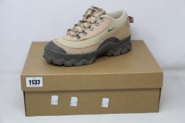 A pair of women's as new Nike Lahar Low (UK 4.5).