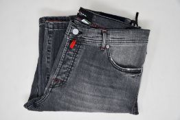 A pair of men's as new Kiton Napoli five pocket jeans (TG 34 - RRP € 504).