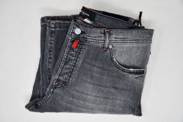 A pair of men's as new Kiton Napoli five pocket jeans (TG 40 - RRP € 504).