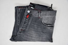 A pair of men's as new Kiton Napoli five pocket jeans (TG 37 - RRP € 504).