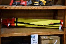 A pre-owned Leica GST20-9 Wooden Tripod (394752).